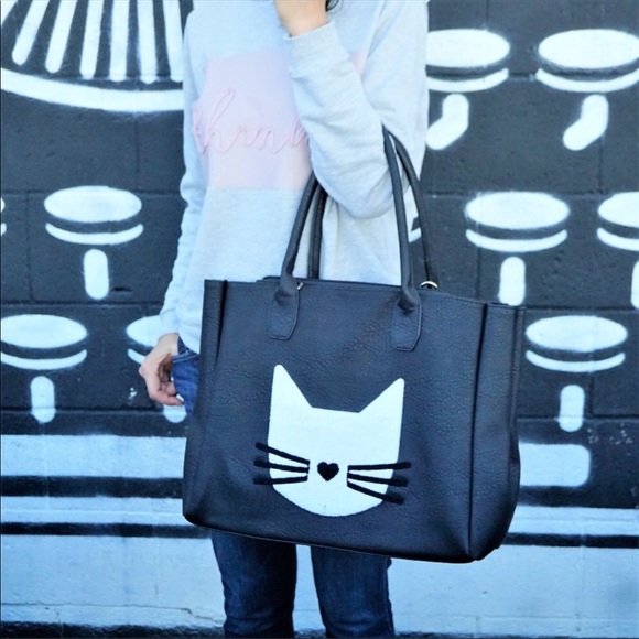 Handbags - ⭐️Last One⭐️ Vegan Leather Large Cat Tote
